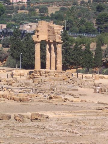 image Templo de Dióscuros en Agrigento, Sicilia, Italia