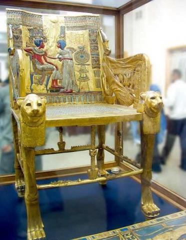 image Silla real del faraón Tutankamon, Museo de Egipto, El Cairo, Egipto