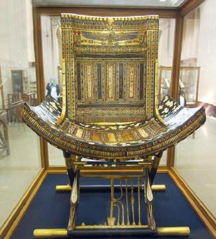 image Silla para viajes utilizada por el Faraón Tutankamón del Museo de Egipto, El Cairo, Egipto