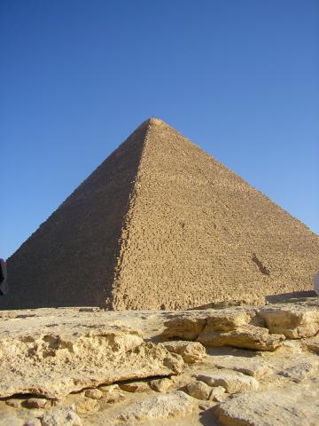 image Piramide de Keops en Giza, El Cairo, Egipto