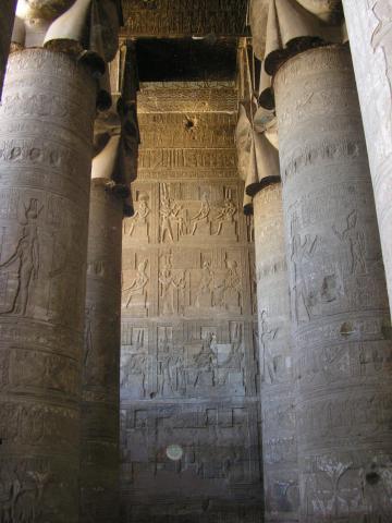 image Sala del zodico en el templo de Dendera, Egipto