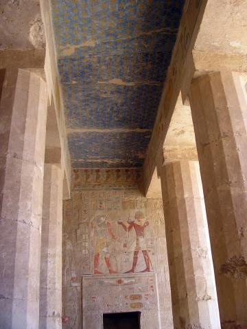 image Una de las salas de la Tumba de la Reina Hatshepsut, Deir el-Bahari, Egipto
