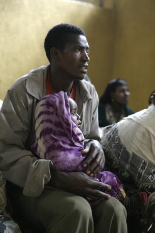 image Pacientes del hospital de Gambo esperando sus medicinas, Etiopía