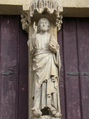 image Parteluz del portal de San Salvador en la Catedral de Amiens, Francia