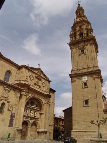 image Vista de la catedral y torre Exenta en Santo Domingo de la Calzada, La Rioja