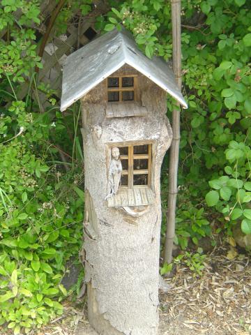 image Buzón en el tronco de un árbol, Nueva Zelanda