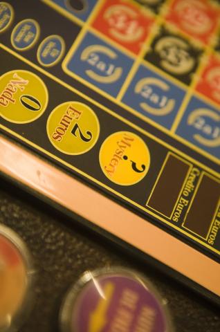 image Detalle del tapete de juego de una ruleta de la Sala Canoe, Madrid