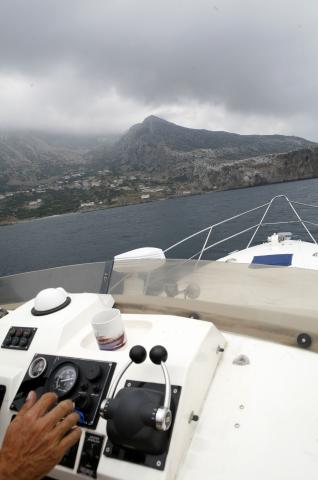 image Vista de la costa desde el puente de mando de un barco, Ceuta