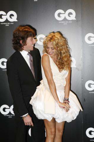 image Paulina Rubio posando con su marido Nicolás Vallejo Nágera