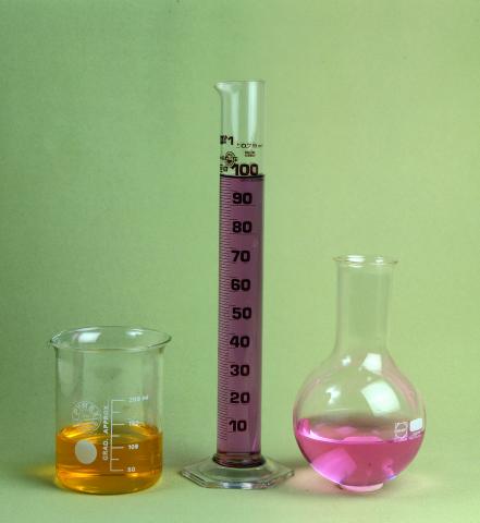image Vaso de precipitados, probeta y balón de destilación