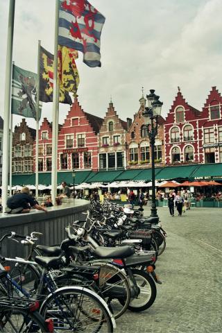 image Plaza del Mercado, Markt Plazt, Brujas, Bélgica