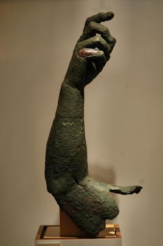 image Brazo estatua, Huesca