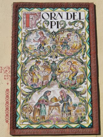 image Azulejos decorados de una panadería local, Gratallops, Tarragona