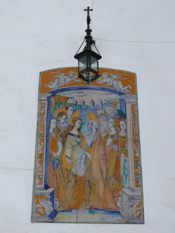 image Azulejos pintados con una imagen religiosa en la calle San Esteban, Sevilla