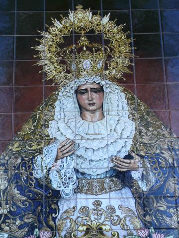 image Azulejos decorados con la imagen de una Virgen Dolorosa en la Plaza de San Lorenzo, Sevilla