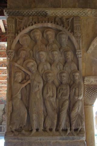 image Pilar con relieve de La duda de Santo Tomás en el Monasterio de Santo Domingo de Silos, Burgos
