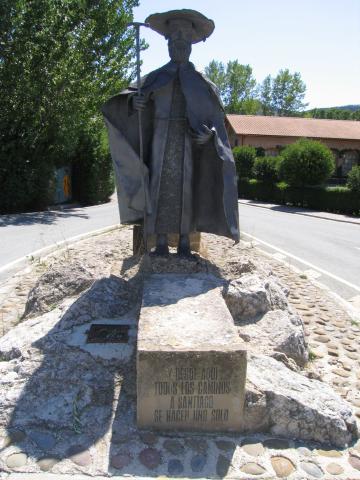 image Monumento al peregrino en Puente la Reina, Navarra