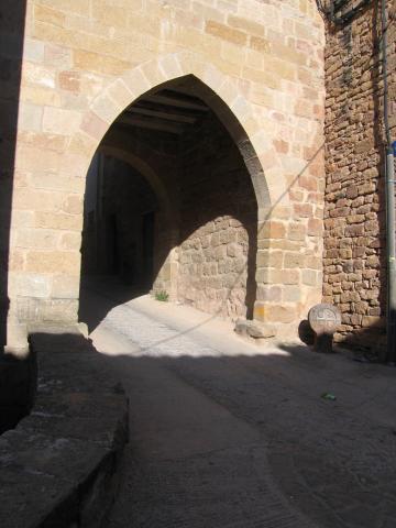 image Puerta de entrada a Cirauqui, Navarra