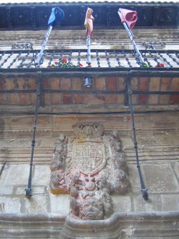 image Detalle de la fachada y el balcón del Palacio de Justicia, Estella, Navarra