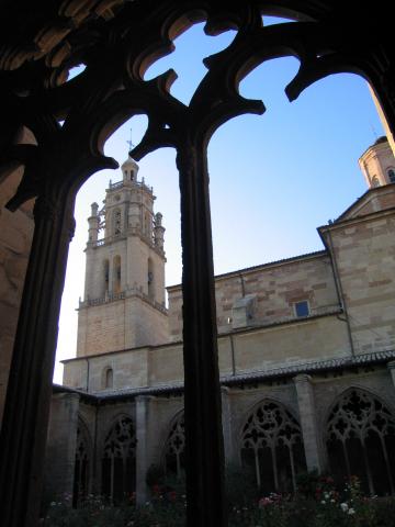 image Claustro de la Iglesia de Santa María, Los Arcos, Navarra