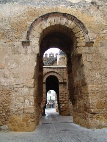 image Arco de la Puerta de Sevilla, Carmona, Sevilla 