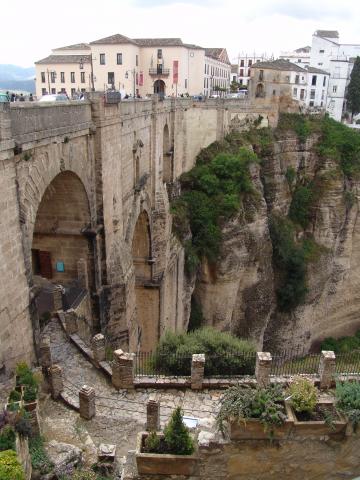 image Vista lateral del Puente Nuevo en Ronda, Málaga 