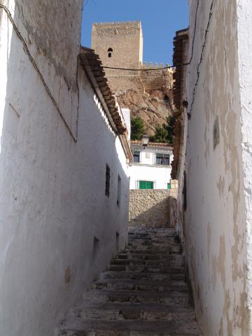 image Calle de Almansa con Castillo al fondo, Albacete 