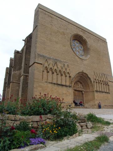 image Iglesia de San Saturnino de Artajona, Navarra 