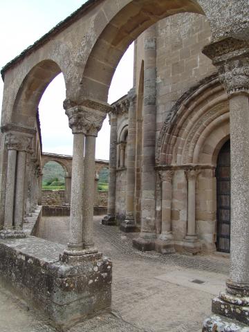 image Columnata de la Iglesia de Santa María de Eunate, Navarra 