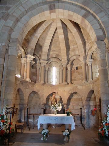 image Altar de la Iglesia de Santa María de Eunate, Navarra 