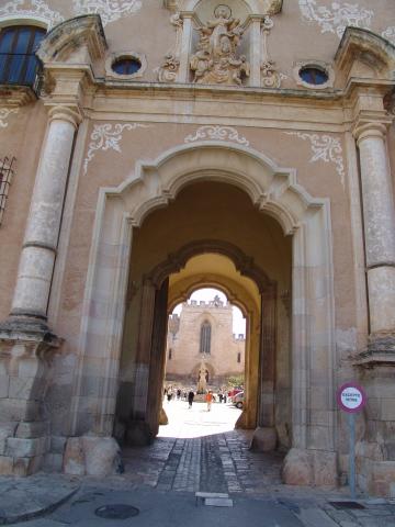 image Entrada al recinto del Real Monasterio de Santes Creus, Tarragona  