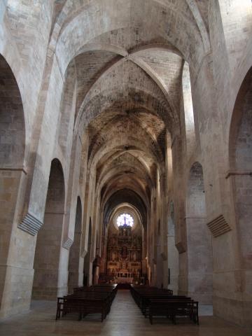 image Nave central de la iglesia del Real Monasterio de Santes Creus, Tarragona  