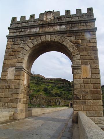 image Arco de Trajano en el puente de Alcántara, Cáceres 