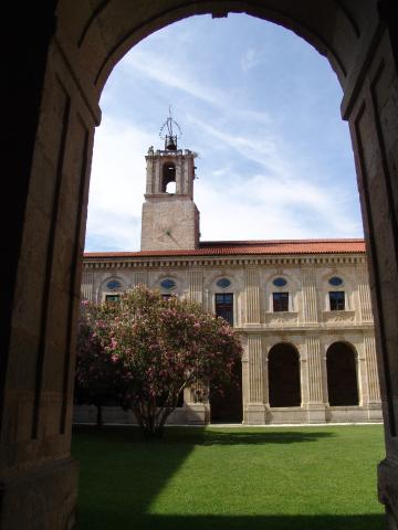 image Claustro del Monasterio de San Clodio, Ribadavia, Ourense 