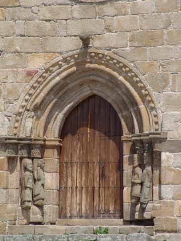 image Pórtico de la Iglesia de Nuestra Señora de Azogue e, Puebla de Sanabria, Zamora 