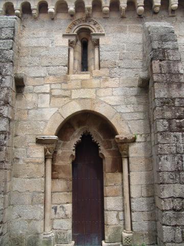 image Detalle de los ventanales de la Iglesia de San Juan, Ribadavia, Ourense 
