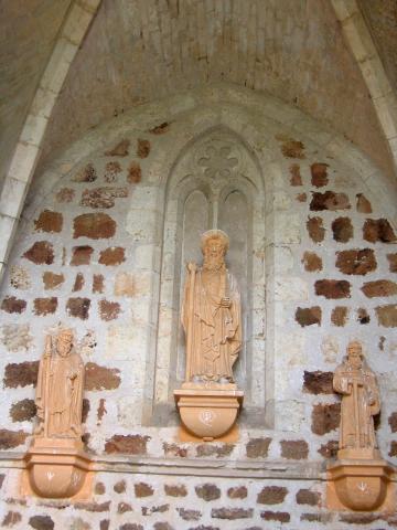 image Imagen de Santiago peregrino y otros santos en el ábside de la Ermita de Valdefuentes, San Juan de Ortega, Burgos