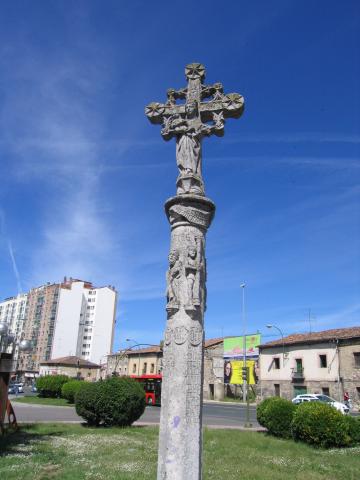 image Crucero gótico del Camino de Santiago en el barrio del Gamonal, Burgos