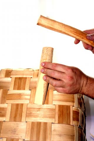 image Martillo para ajuste de médula de cestas de castaño