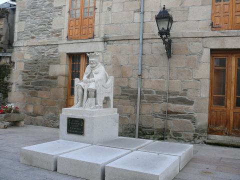 image Monumento a Alfonso IX, Sarria, Lugo