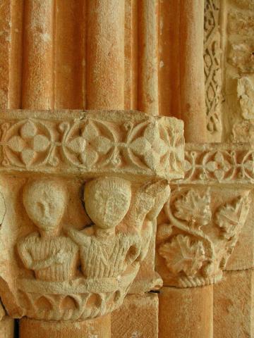 image Capiteles con collarino de la Iglesia San Juan Bautista, La Loma de Castrejón, Palencia 