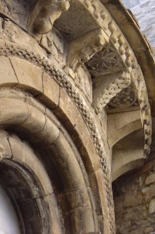 image Canecillos y metopas, Jaca, Huesca