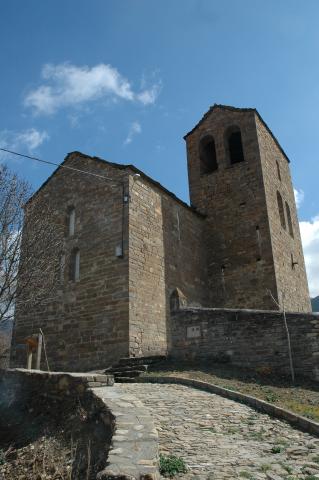 image Iglesia de Satué. Vista suroeste del templo, Huesca