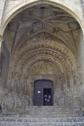 image Templo de San Esteban. Portada con átrio gótico, Sos del Rey Católico, Zaragoza