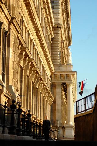 image Edificio de la Universidad de Corvinus, Budapest, Hungría