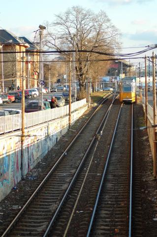 image Vías con tranvía al fondo, Budapest, Hungría