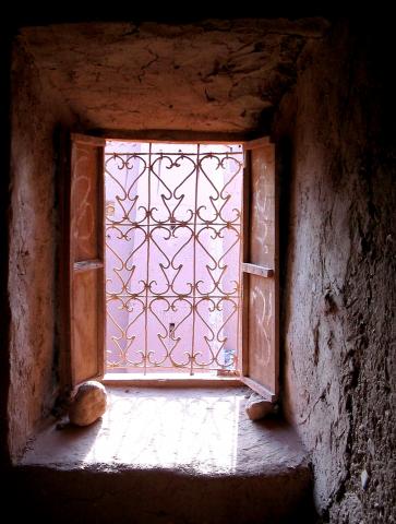 image Reja artesanal de una ventana