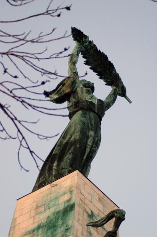 image Estatua de la liberación, Colina Gellert, Budapest, Hungría