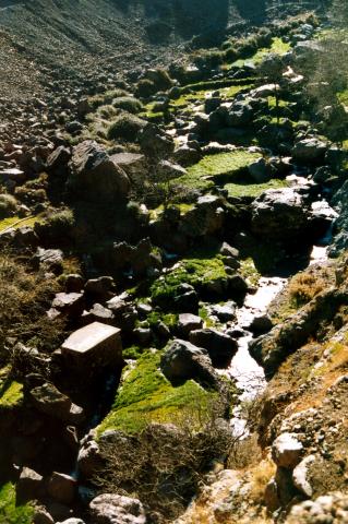 image Cauce de agua en la ladera del Monte Toubkal, Marruecos