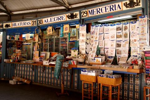 image Mercería en la Plaza Redonda del casco antiguo de Valencia